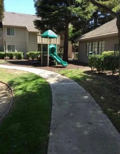 1253 Lakeview Cir Photo 1