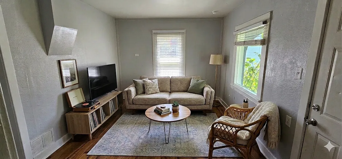 Cozy living room space - 2414 N Atlantic St