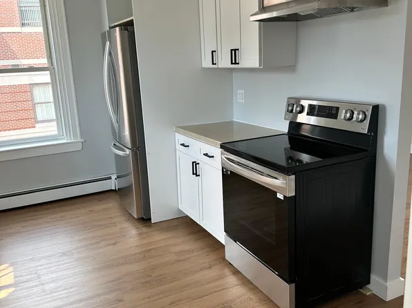 100 India St APT 3, Portland, ME 04101