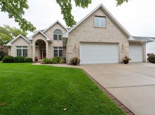 1601 Royal Crown Ct, Green Bay, WI 54313