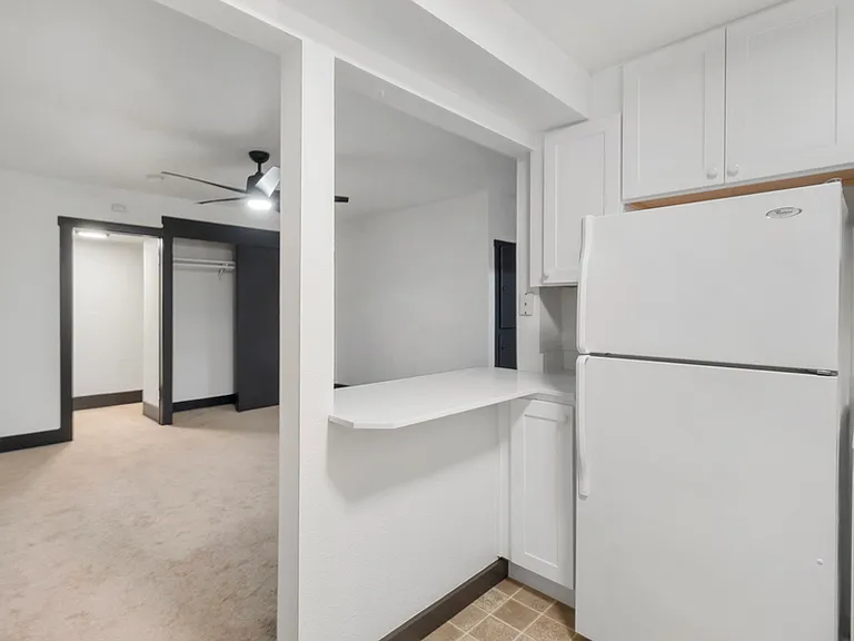 Kensington Apartments — Photo 21