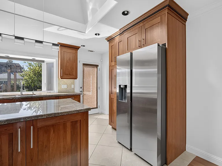 879 S Knickerbocker Dr — Photo 16
