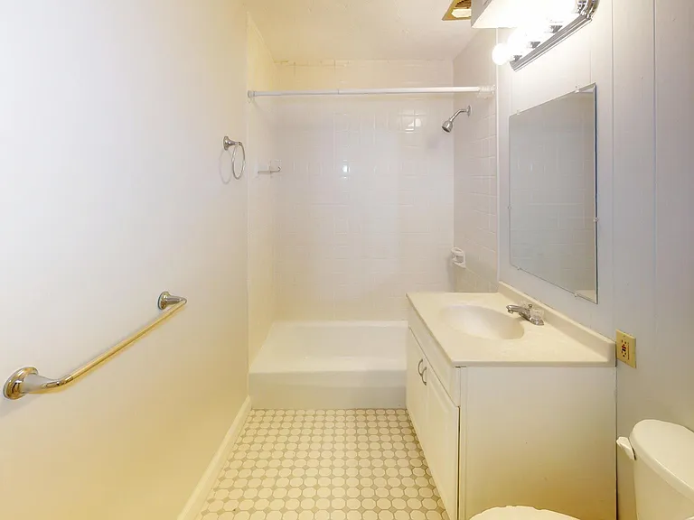 502 Oak St #7 — Photo 14