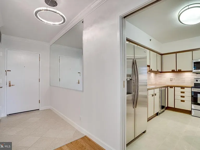 1200 Crystal Dr #411 — Photo 27