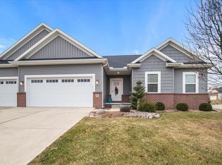 6 Fiddlestix Ct, Bloomington, IL 61705