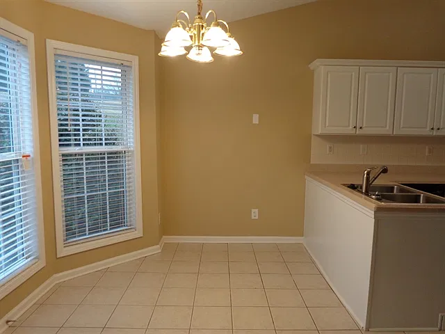 3 bed, 2.0 bath, 1672 sqft, $2,185 — Photo 4