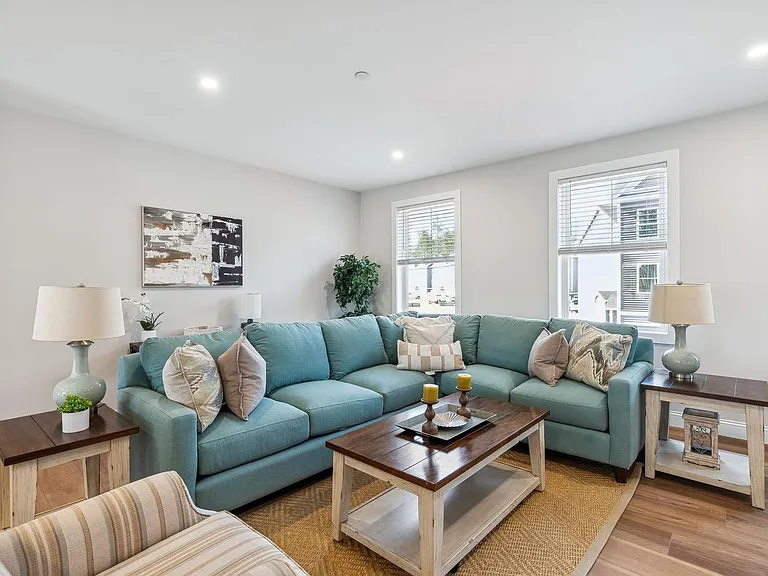 Bayberry Commons- 3 Bedroom 2.5 Bath Townhomes with 2 Car Garage — Photo 12
