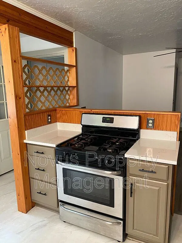 2 bed, 2.0 bath, 2014 sqft, $1,475 — Photo 2