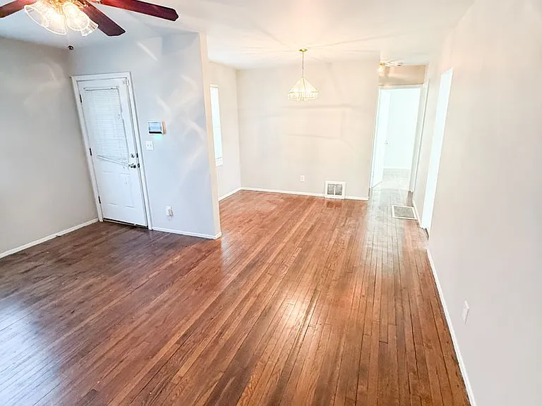 6528 Whitney Ave — Photo 4