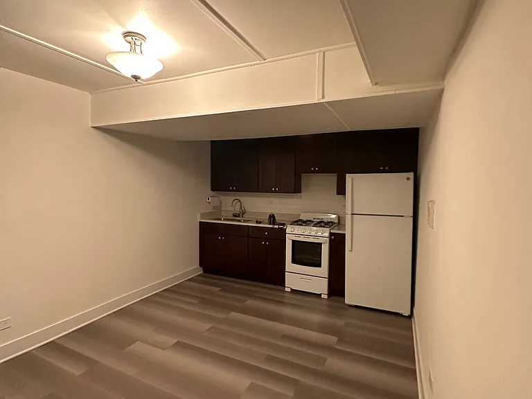 450 W Saint James Pl #G — Photo 2