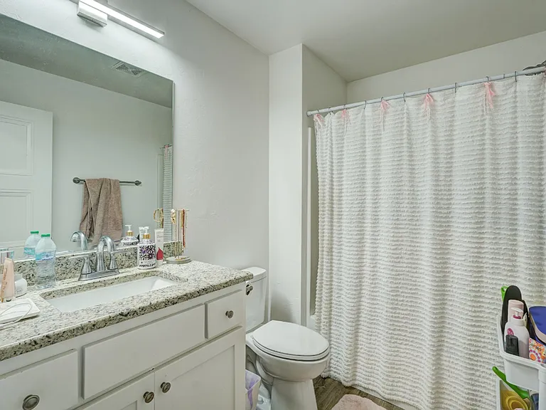 1520 N Market Ave — Photo 20