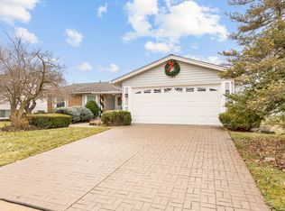 197 Smethwick Ln, Elk Grove Village, IL 60007