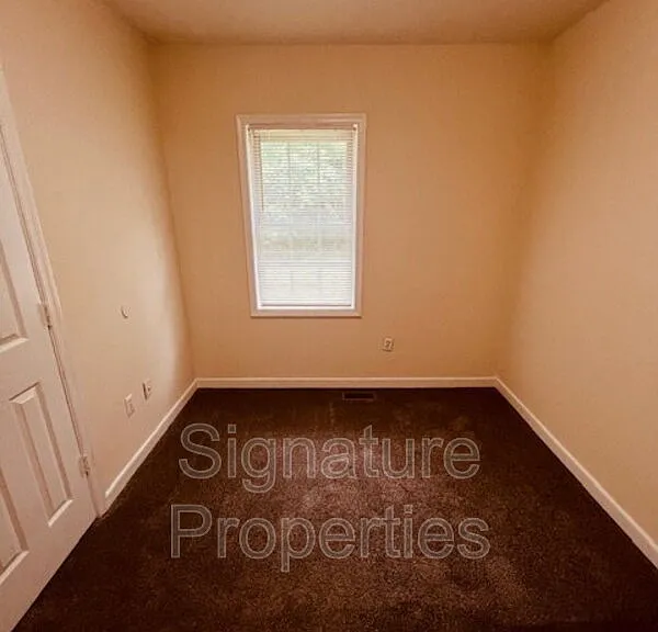 555 Fairfax Ave #C — Photo 26