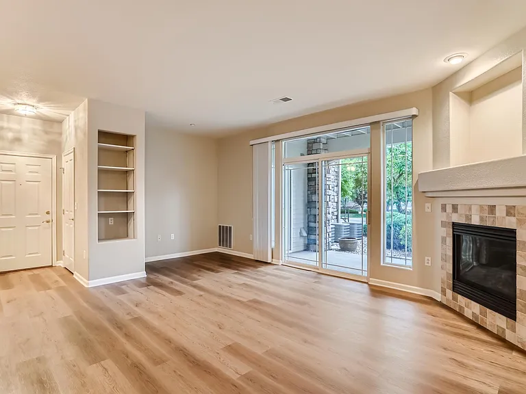 8427 S Hoyt Way #105 — Photo 5