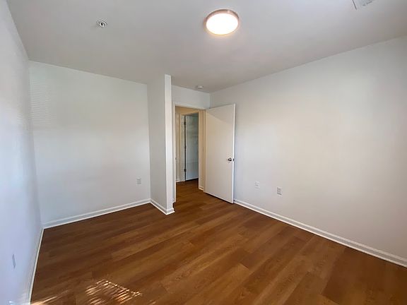 4th image of 428 Acorn Grove Ln #D
