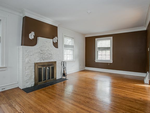 5th image of 622 S Ardmore Ave