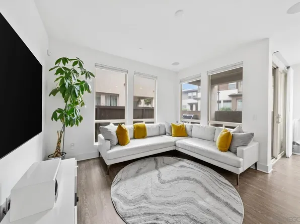 2335 Aperture Cir, San Diego, CA 92108