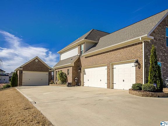 4th image of 211 Legendwood Dr