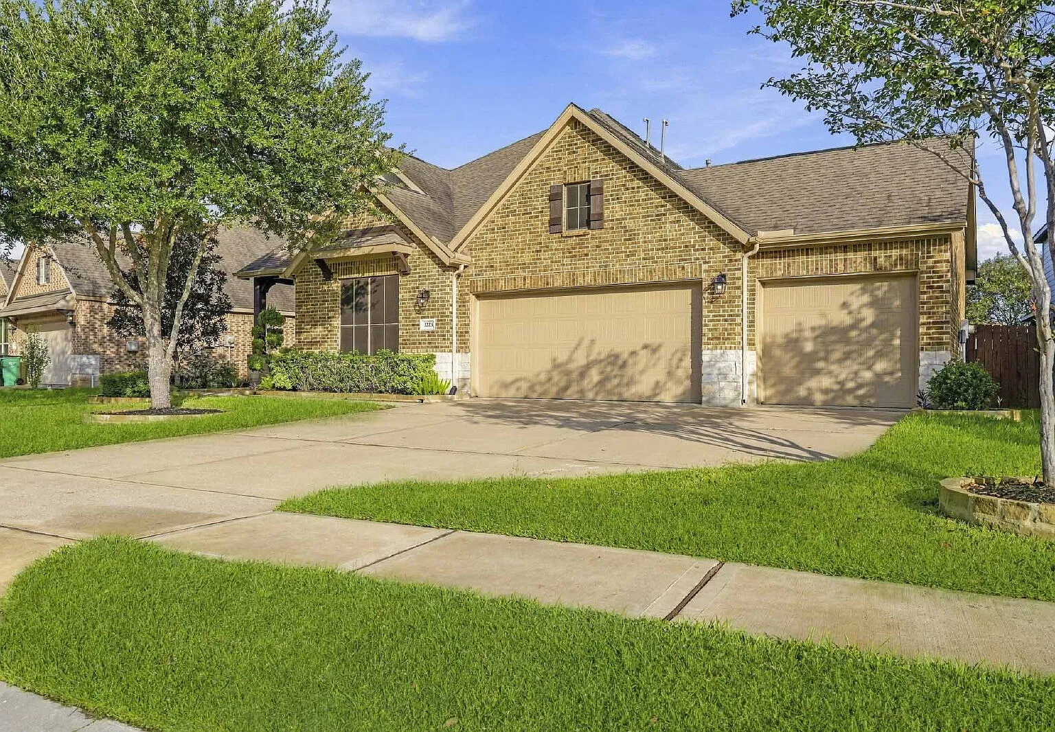 4 bed, 3.0 bath, 2476 sqft, $2,895 — Photo 2
