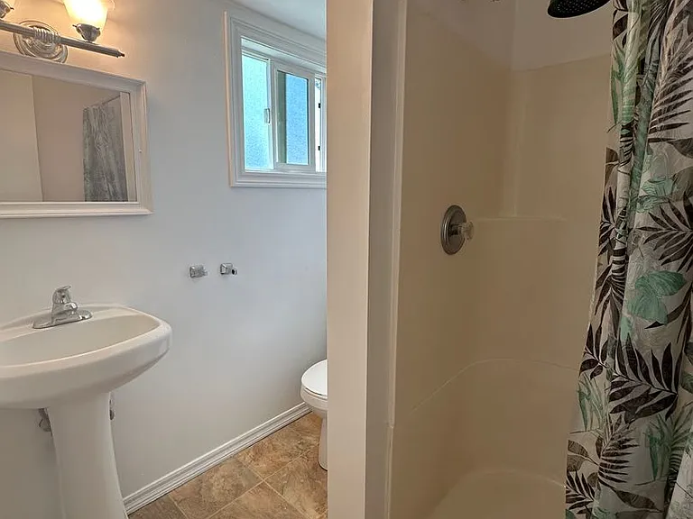 637 Schley St — Photo 11