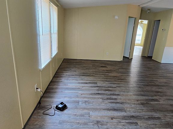 3rd image of 118 Kennedy Ave