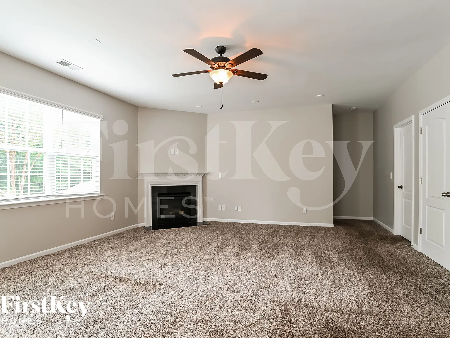 5 bed, 2.5 bath, 2922 sqft, $3,425 — Photo 3
