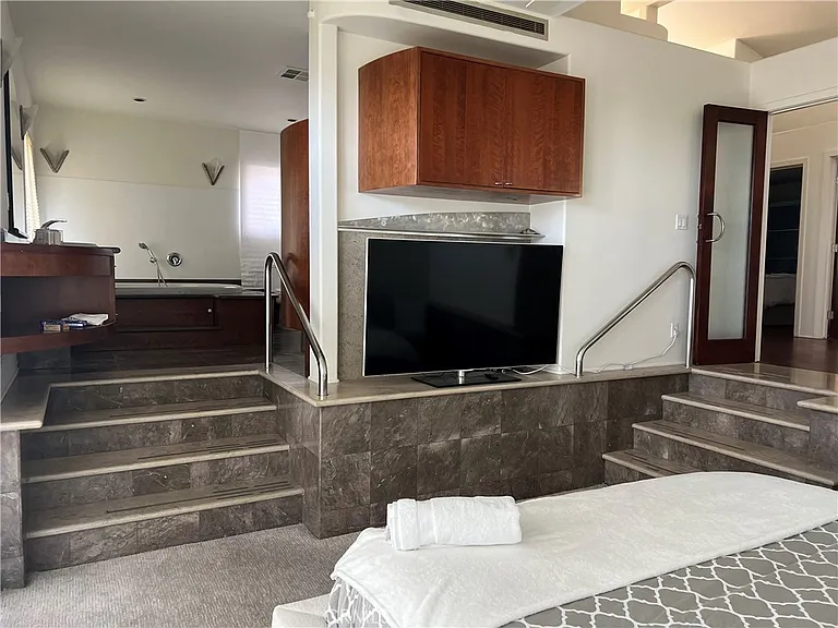 1569 Skyline Dr — Photo 19