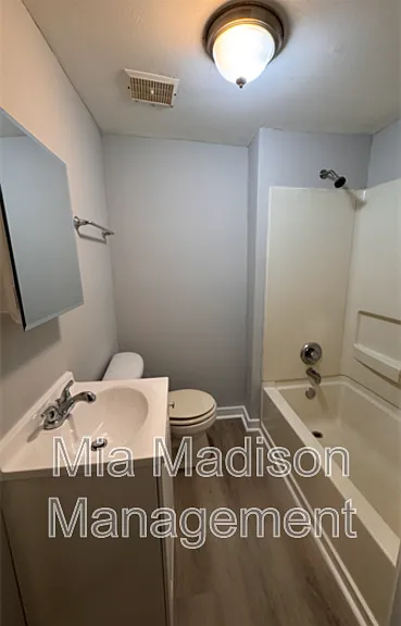 1423 Richards St — Photo 7