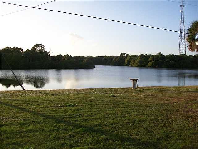 2nd image of 874 Schumann Dr