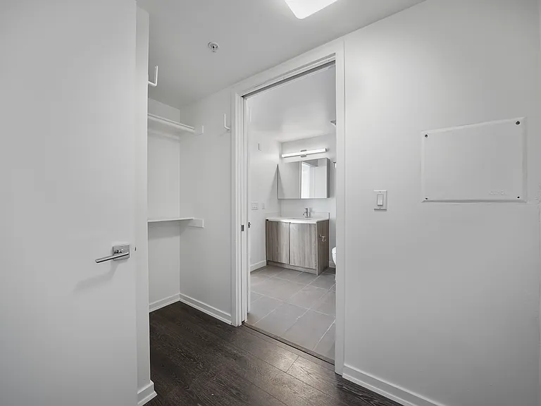 5800 Harold Way — Photo 14