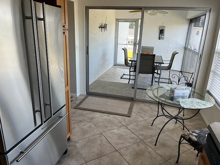Kitchen walks out to the lanai.