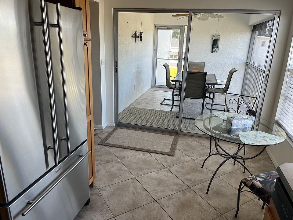 Kitchen walks out to the lanai.