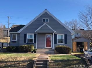660 Poplar St, Ishpeming, MI 49849