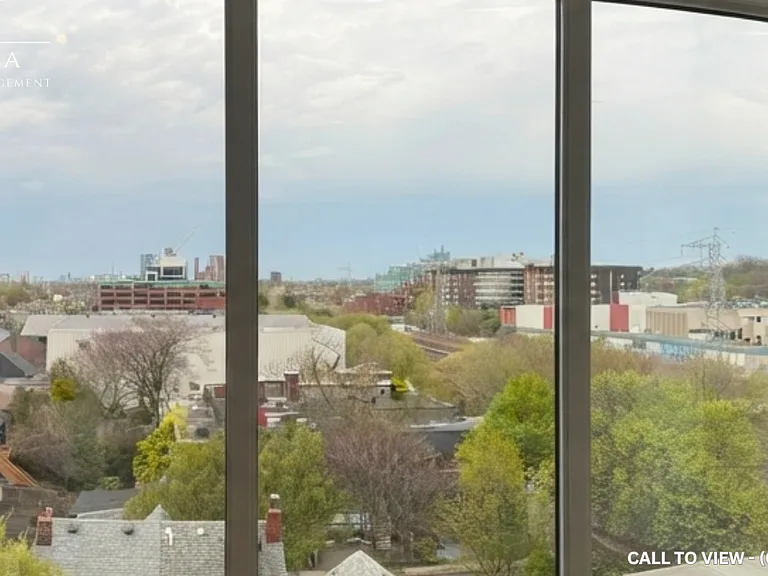 500 Dupont St #606 — Photo 4