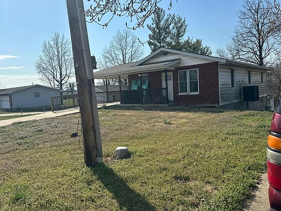 2nd image of 800 N Moulton St