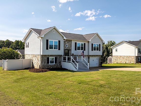 2nd image of 4889 Carpenter Rd