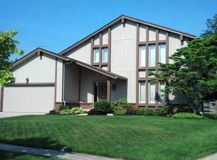 6121 Burrwood Dr, Sylvania, OH
