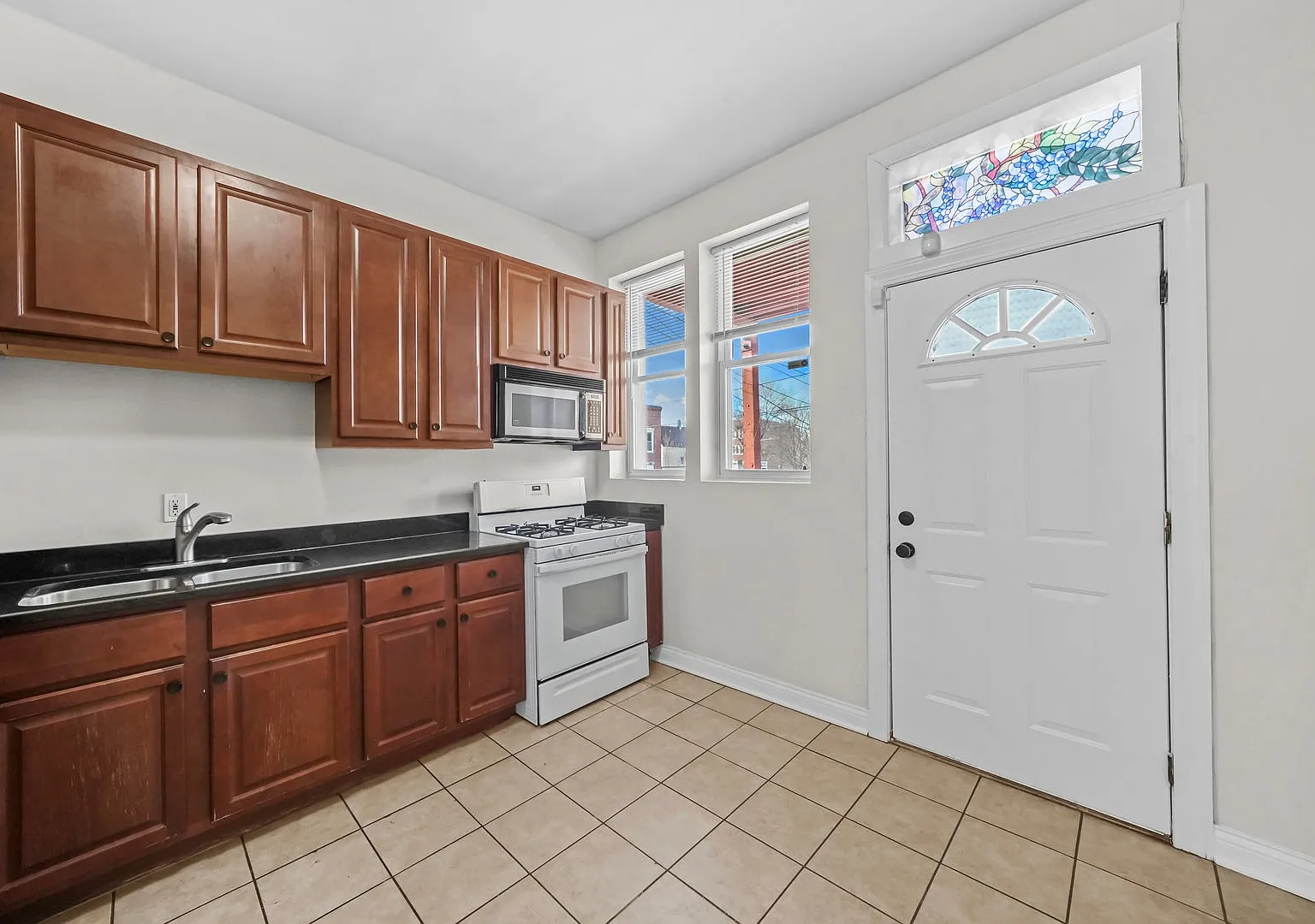 2 bed, 1100 sqft, $1,800 — Photo 3