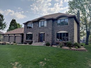 5970 Robin Oak Ct, Shoreview, MN 55126