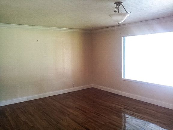 3rd image of 230 E Fir St