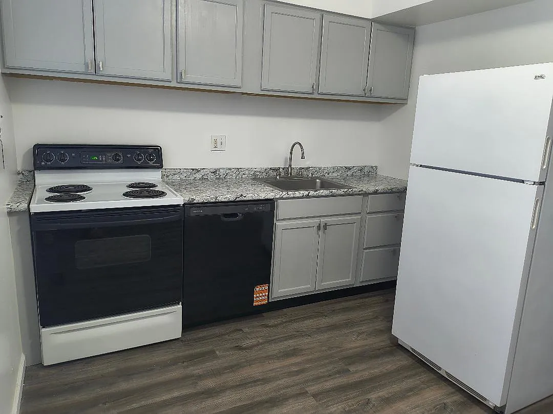 Bruno Garden Apartments — Photo 1