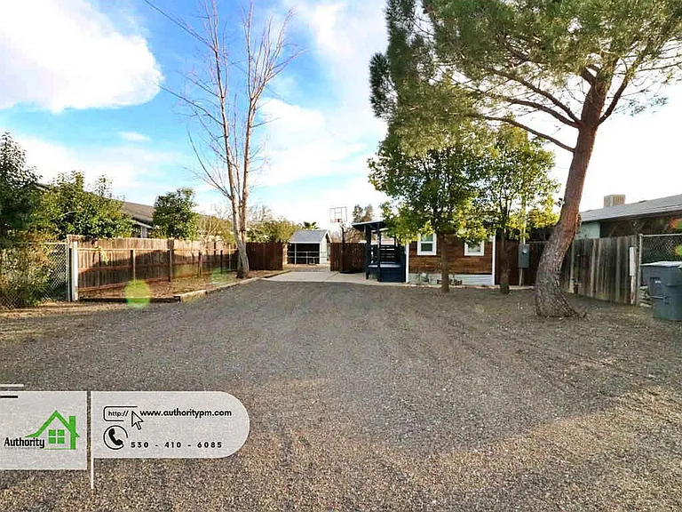 4083 Notre Dame Ave — Photo 6