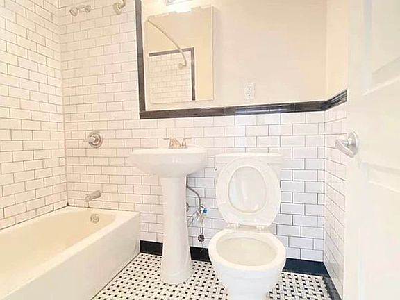 3rd image of 68 Hausman St #2
