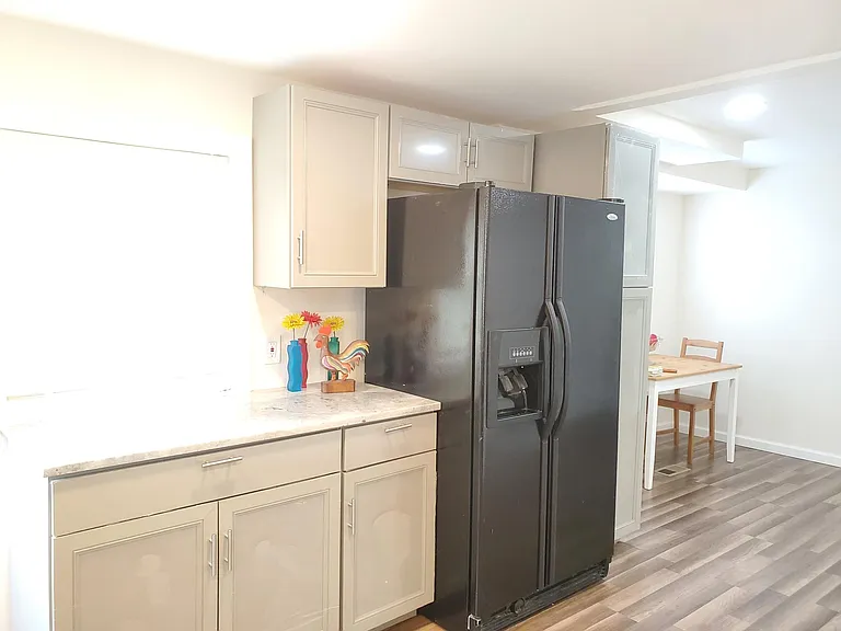 8033 Edgewater Ave — Photo 12