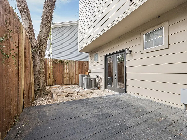 2404 Fairview Ave #C — Photo 24