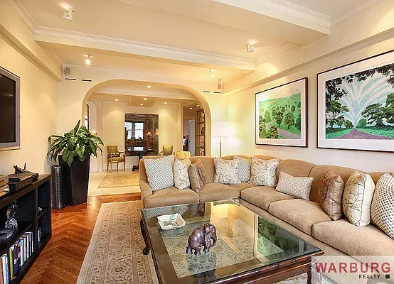 Sold by Warburg | media 21