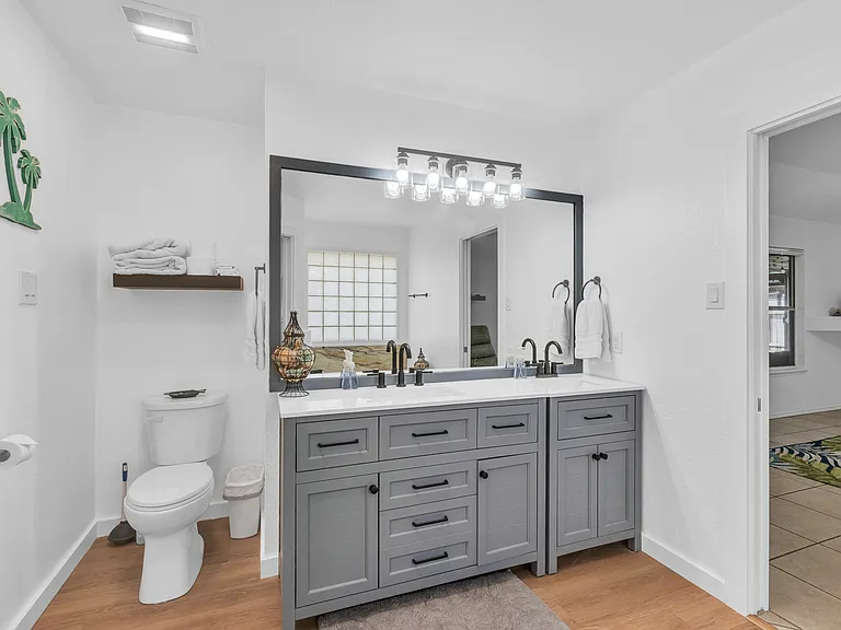 15829 Vincent Dr — Photo 34