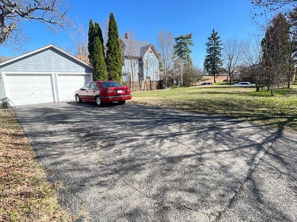 552 E Chicago St, Elgin, IL 60120