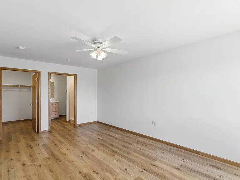 1415-1435 Peterson Dr — Photo 225