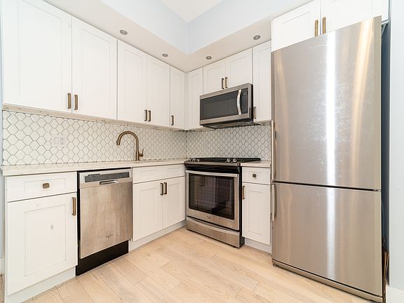 2nd image of 410 E 88th St APT 4D